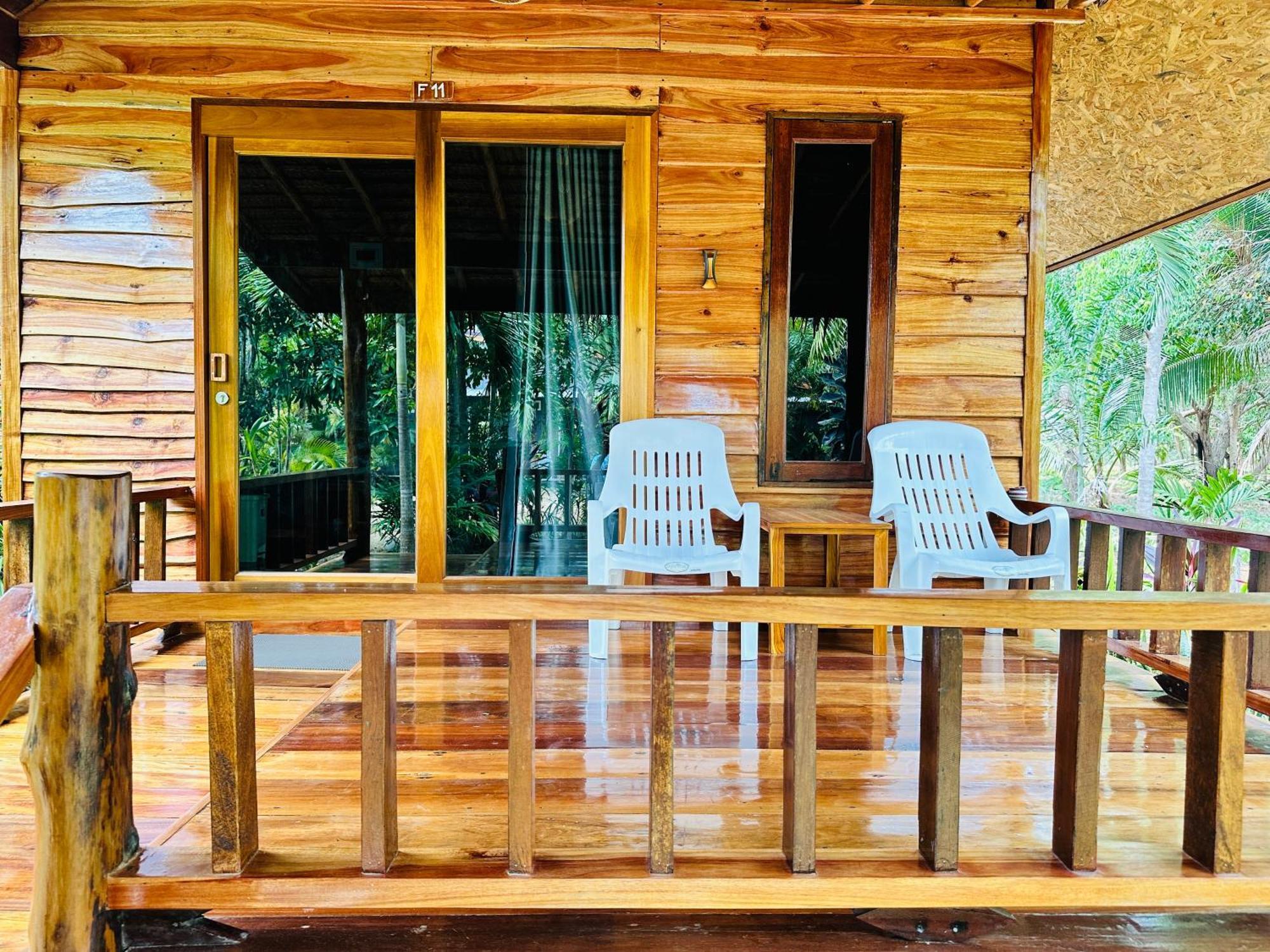 Koh Jum Bungalow & Hostel מראה חיצוני תמונה