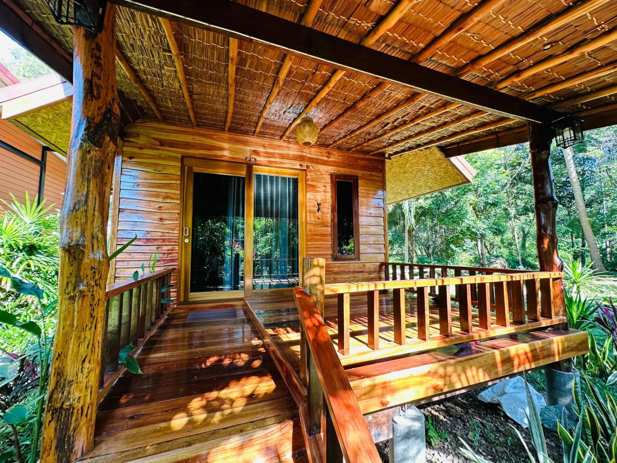 Koh Jum Bungalow & Hostel מראה חיצוני תמונה